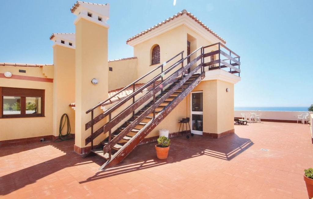 Penthouse On The Beachfront 埃斯特波纳 外观 照片