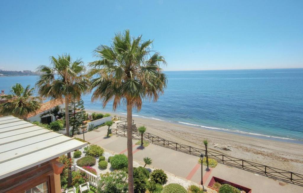 Penthouse On The Beachfront 埃斯特波纳 外观 照片