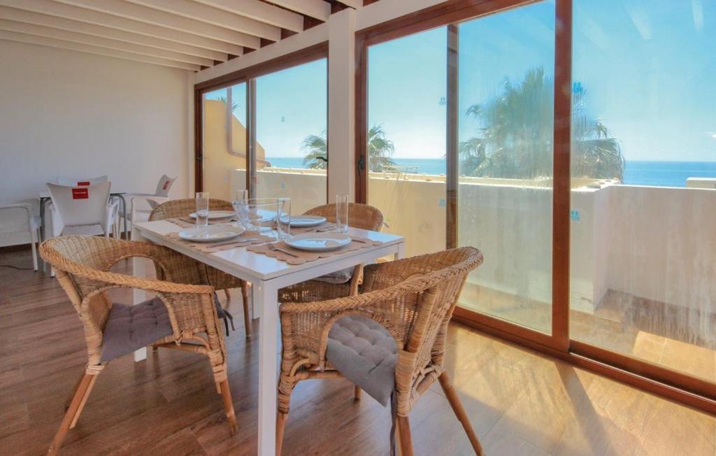 Penthouse On The Beachfront 埃斯特波纳 外观 照片