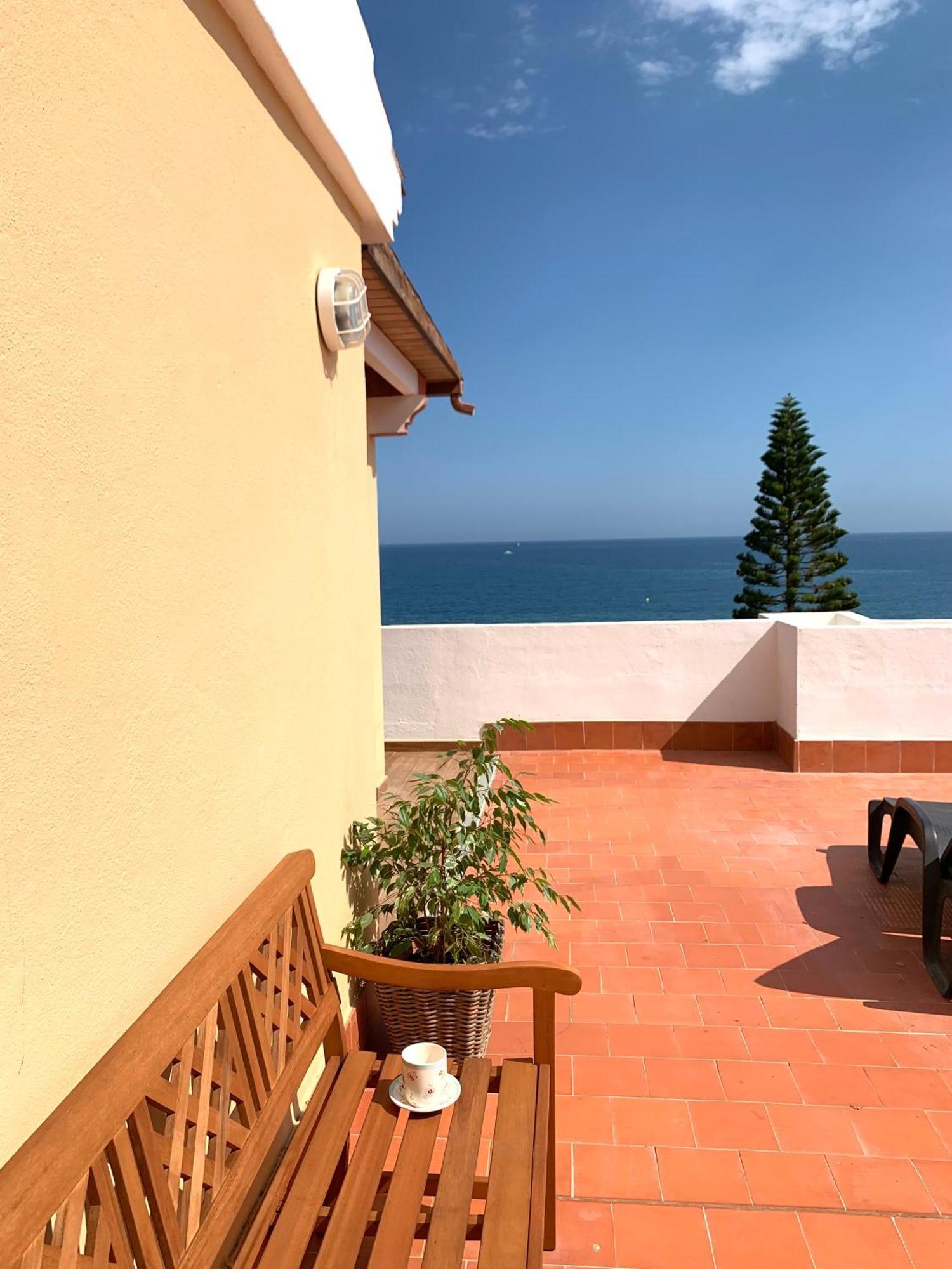 Penthouse On The Beachfront 埃斯特波纳 外观 照片